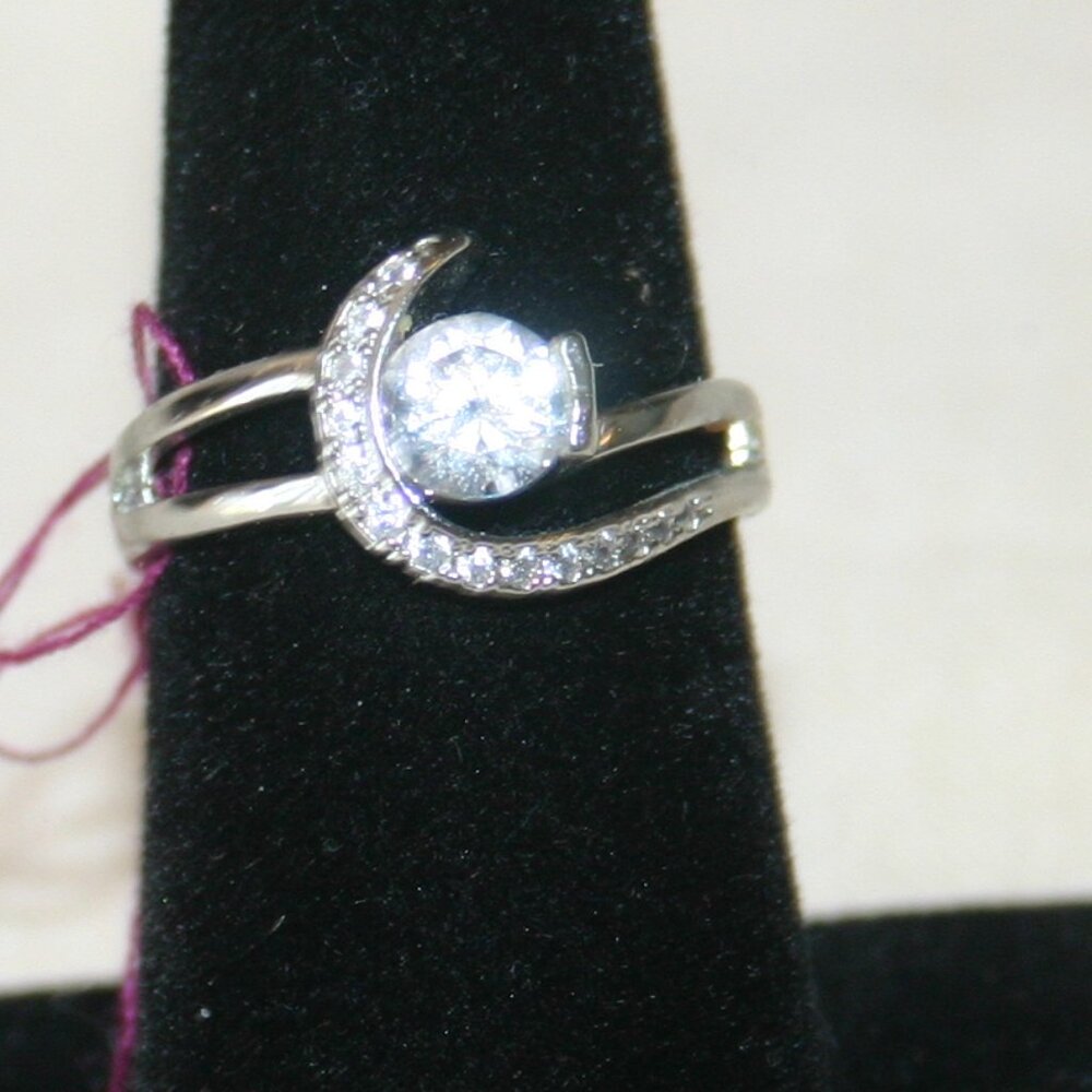 Ladies' Fashion Ring SilverTone Solitaire Diamond (faux) w/swirl Size 7 RG21